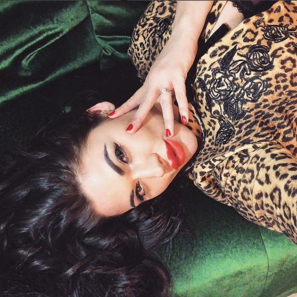 Meet your Posher, Roxi - Picture 2 of 3